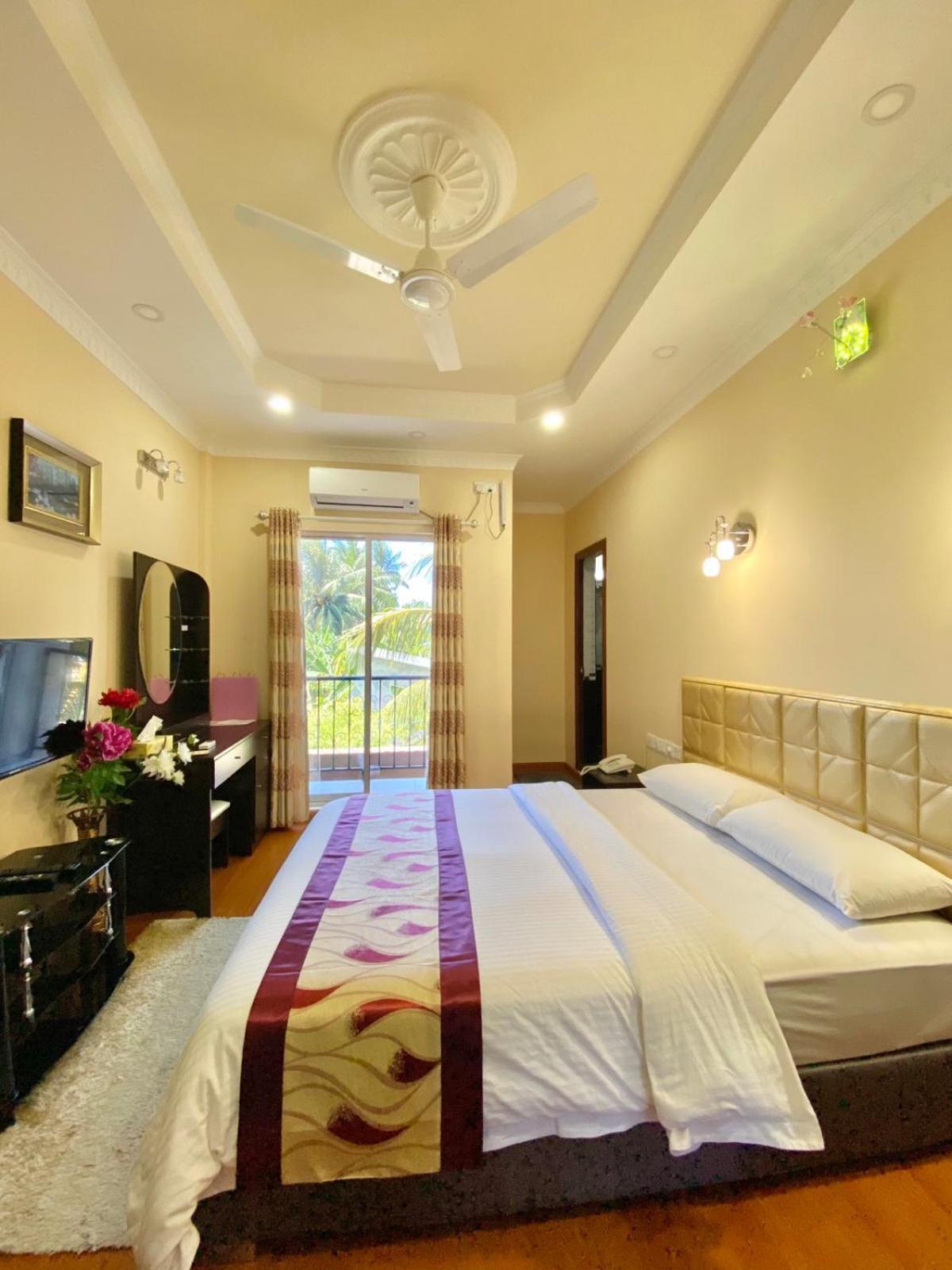Hotel Abuharee Grand Addu City Exterior foto