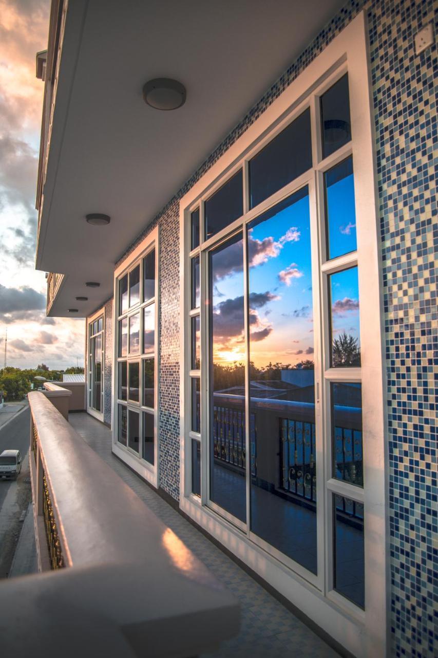 Hotel Abuharee Grand Addu City Exterior foto